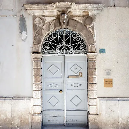 アパート Idyllisches Direkt In Der Altstadt Von Rovinj, 5 Minuten Zum ロヴィニ