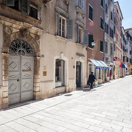 Idyllisches Direkt In Der Altstadt Von Rovinj, 5 Minuten Zum アパート *