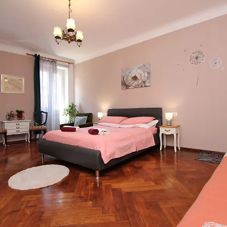 Idyllisches Direkt In Der Altstadt Von Rovinj, 5 Minuten Zum 아파트