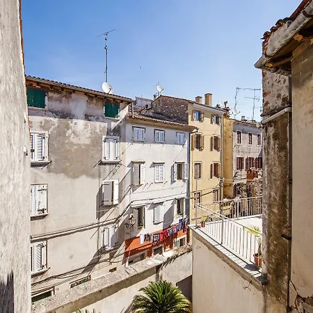 아파트 Idyllisches Direkt In Der Altstadt Von Rovinj, 5 Minuten Zum 로비니