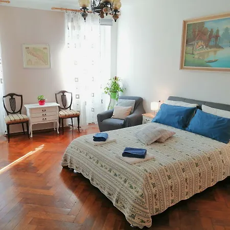 Apartment Idyllisches Direkt In Der Altstadt Von Rovinj, 5 Minuten Zum *