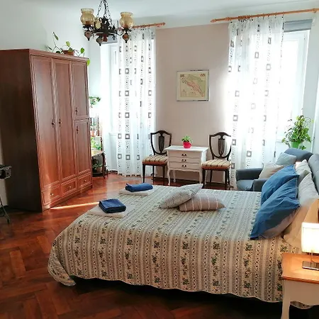 Idyllisches Direkt In Der Altstadt Von Rovinj, 5 Minuten Zum Rovinj